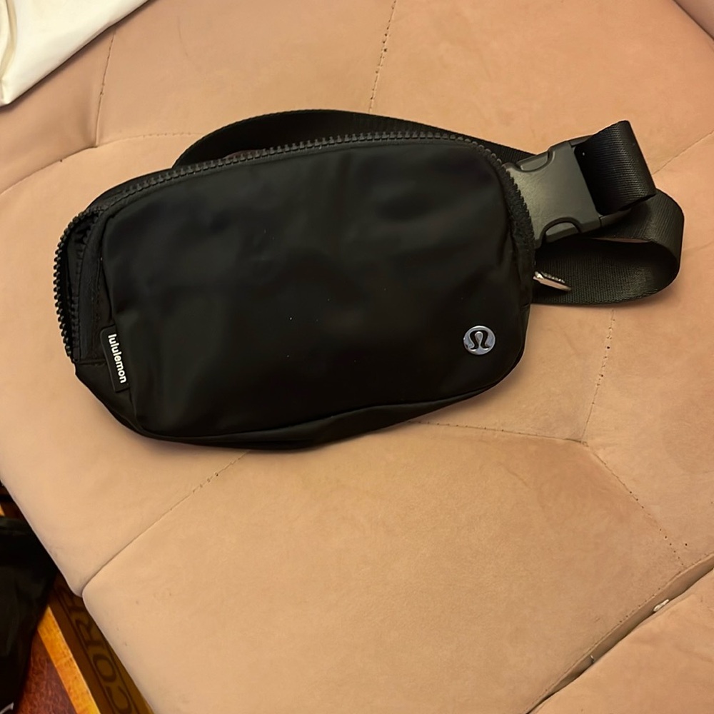 lululemon belt bag